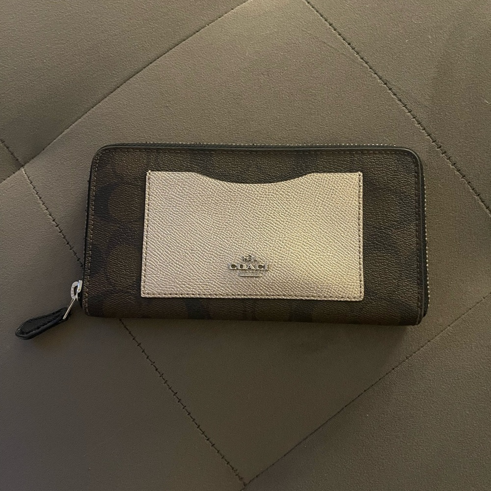 COACH Accordion Zip Wallet